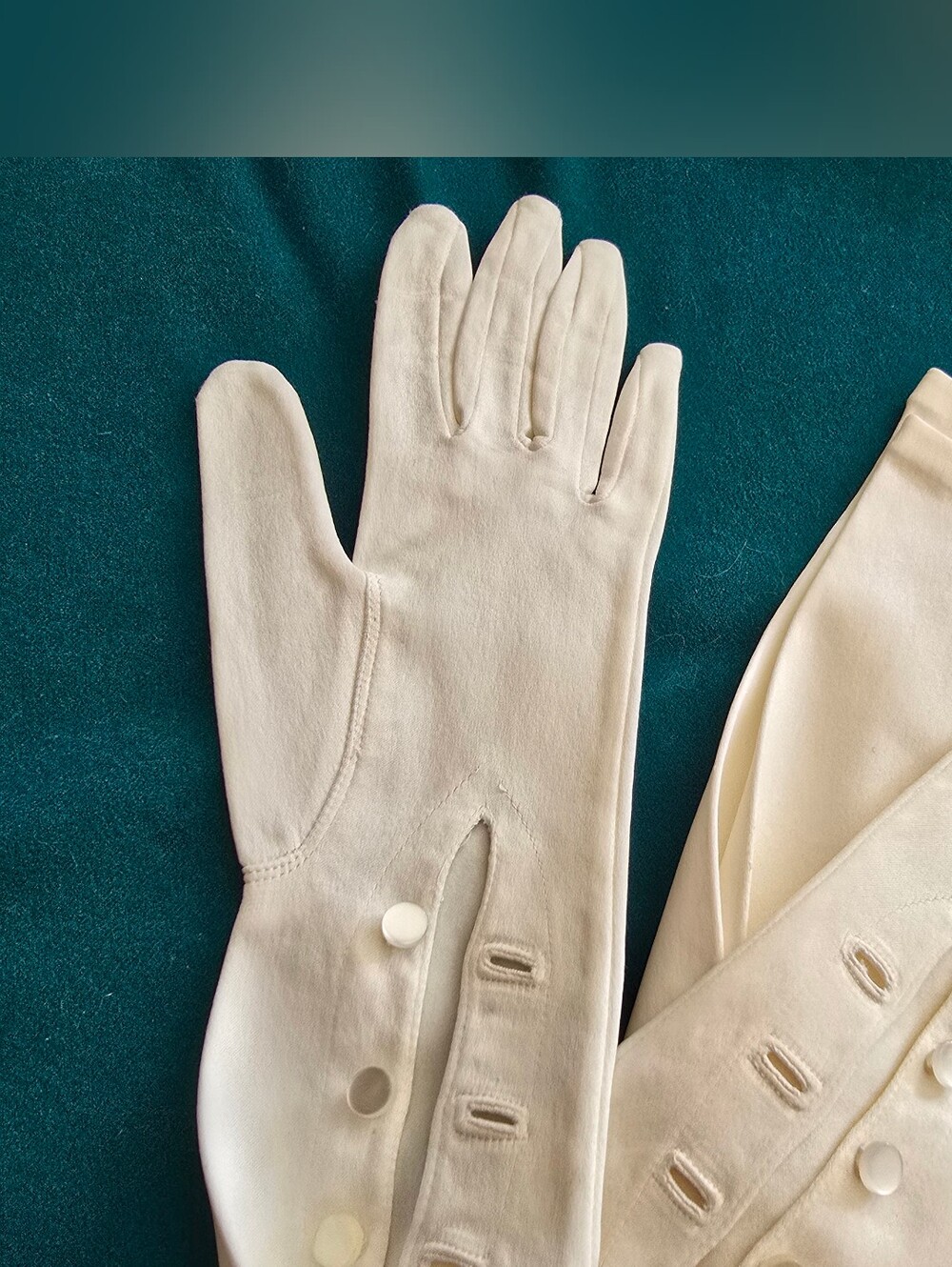Aris - Vintage Sil-Satin Evening Gloves, Off-White, West Germany